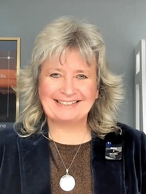 Susanne Jönsson. Grundare av HelhetsCentrum, Cert. Helhetsterapeut, lärare och djurkommunikatör.