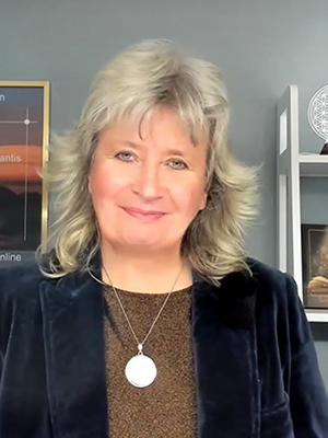 Susanne Jönsson. Grundare av HelhetsCentrum, Cert. Helhetsterapeut, lärare och djurkommunikatör.