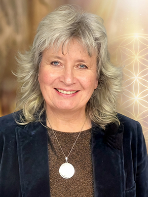 Susanne Jönsson. Grundare av HelhetsCentrum, Cert. Helhetsterapeut, lärare och djurkommunikatör.